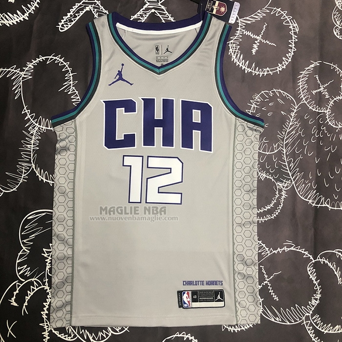 Maglia
 Kelly Oubre JR. NO 12 Charlotte Hornets Citta
 Edition Grigio
